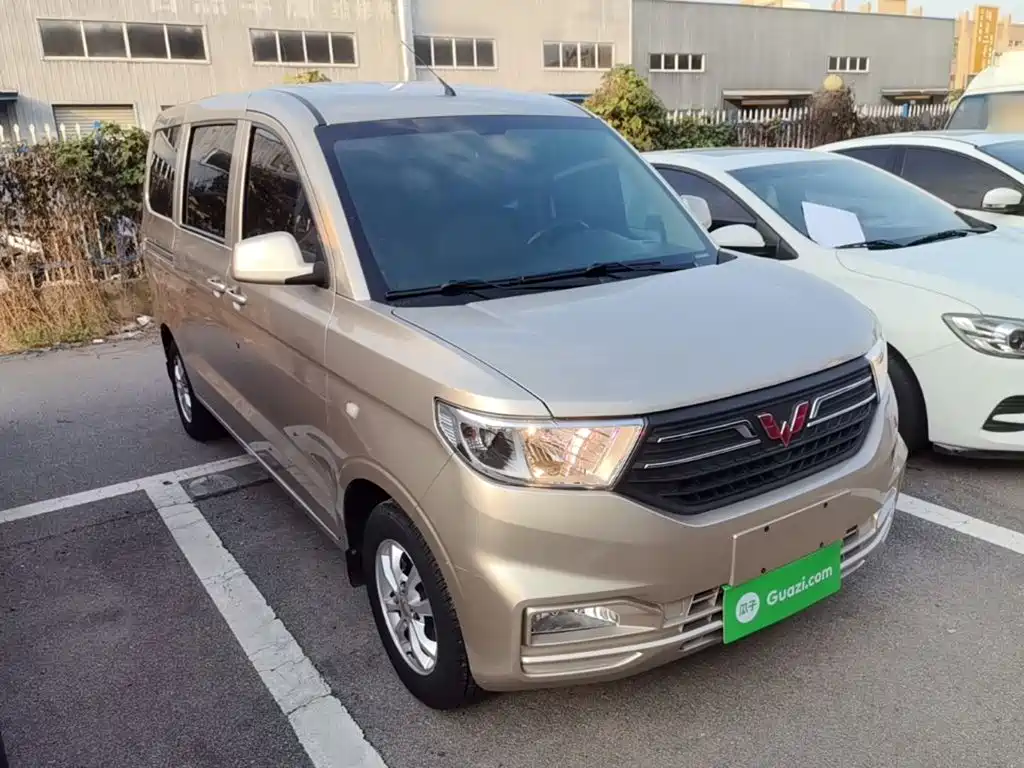 Wuling Hongguang V — миниатюра 4