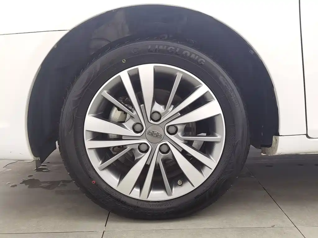 Geely Emgrand — миниатюра 17