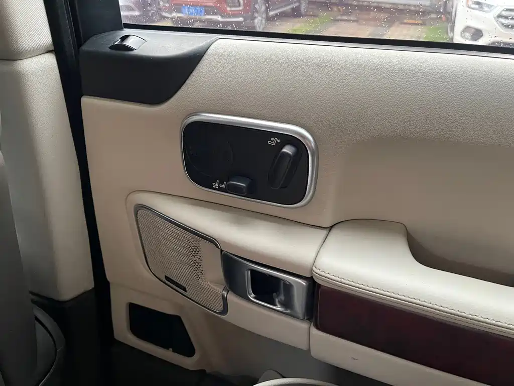 Land Rover Range Rover — миниатюра 14