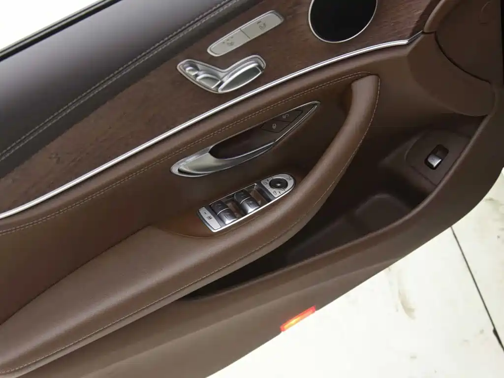 Mercedes-Benz E-Class — миниатюра 10
