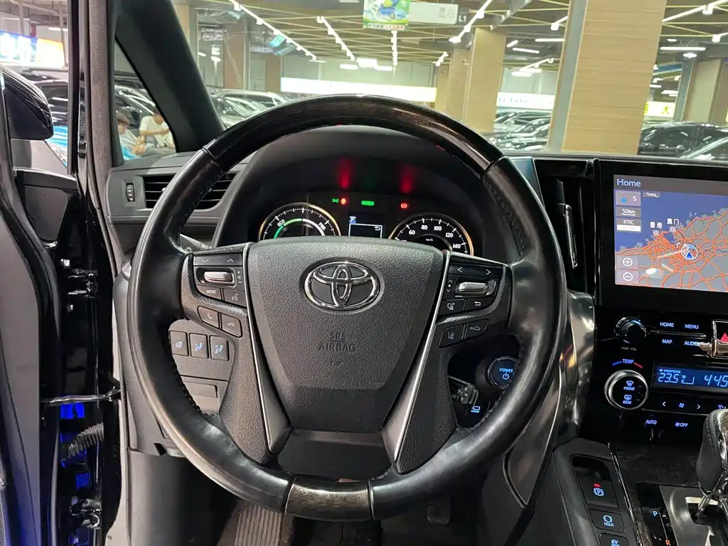 Toyota Vellfire — миниатюра 2