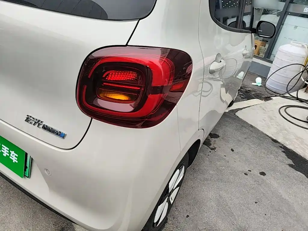 Wuling MINIEV — миниатюра 8