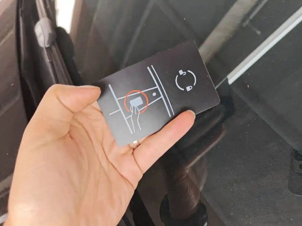 Tesla Model Y — миниатюра 9