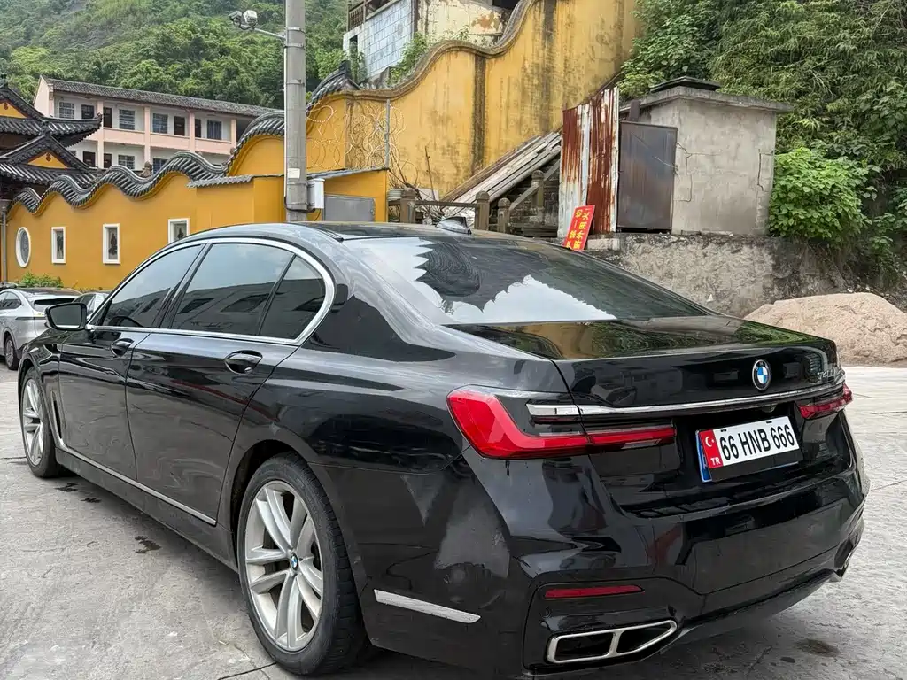 BMW 7 Series 7 2016 730Li Lead
