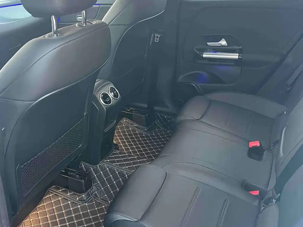 Mercedes-Benz GLA — миниатюра 8