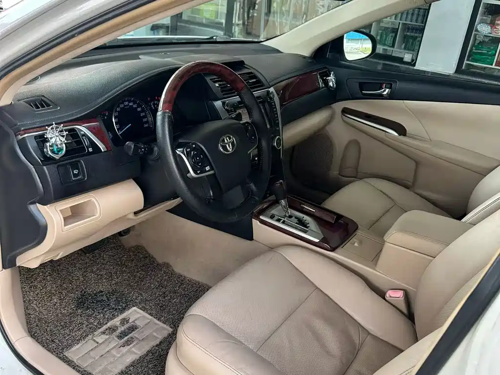 Toyota Camry — миниатюра 9