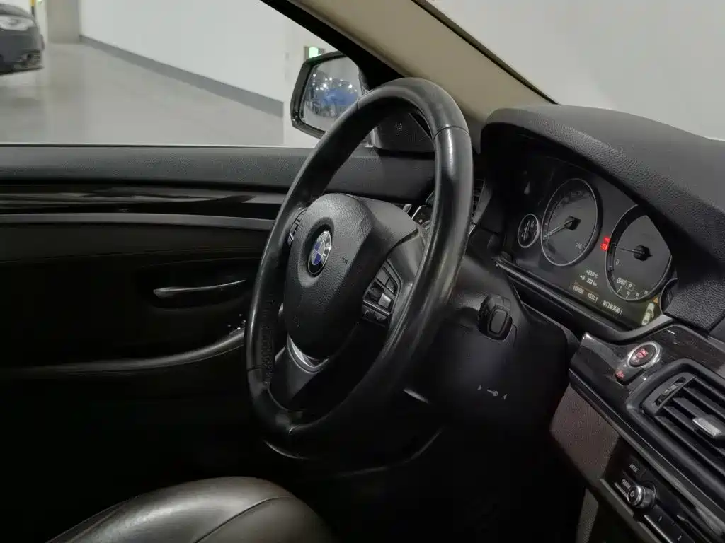 BMW 5 Series — миниатюра 22