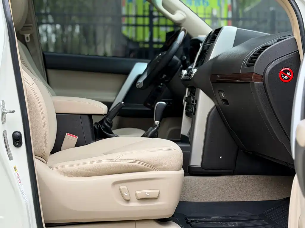 Toyota Land Cruiser Prado 2010 4.0L AT VX