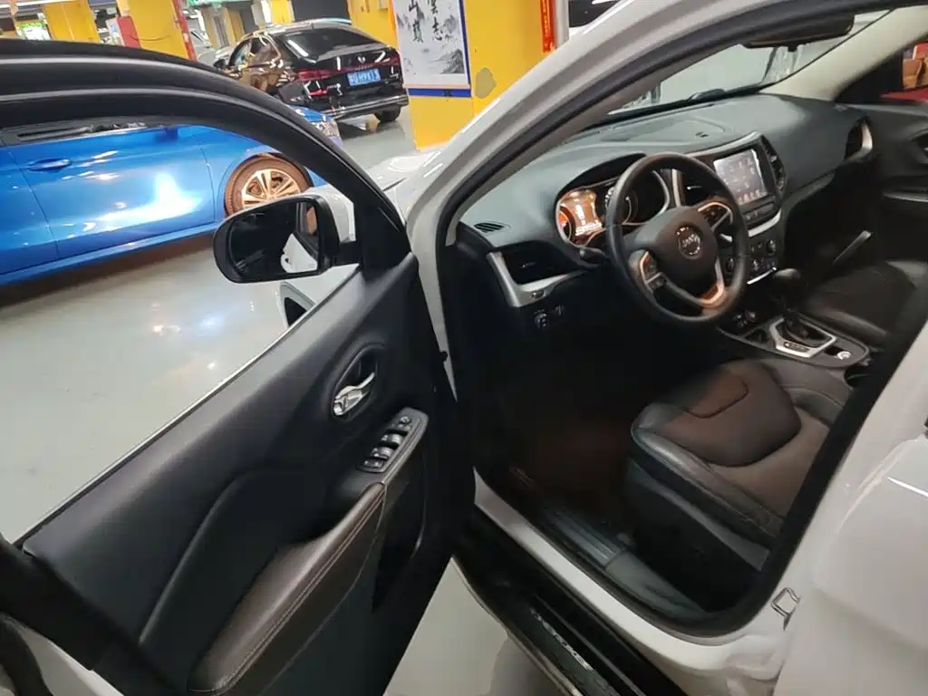 Jeep Cherokee — миниатюра 16
