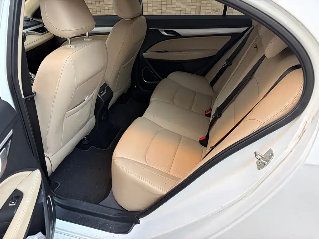 Geely Emgrand — миниатюра 6