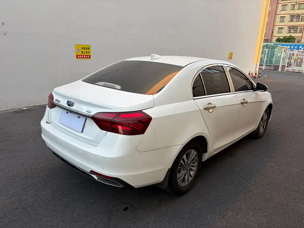 Geely Emgrand — миниатюра 10
