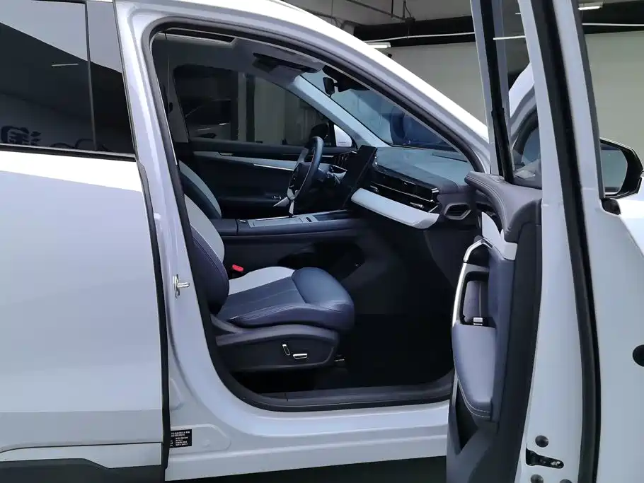 Geely Boyue L — миниатюра 8
