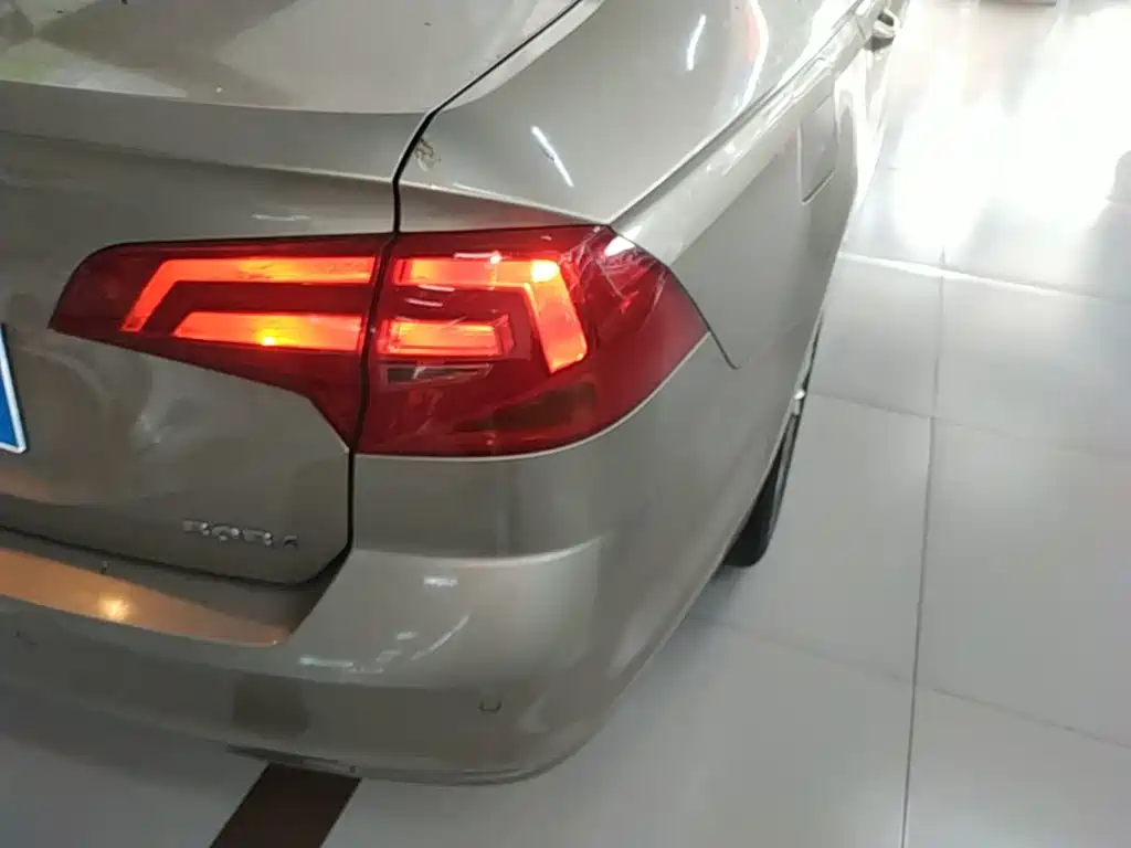 Volkswagen Bora — миниатюра 8