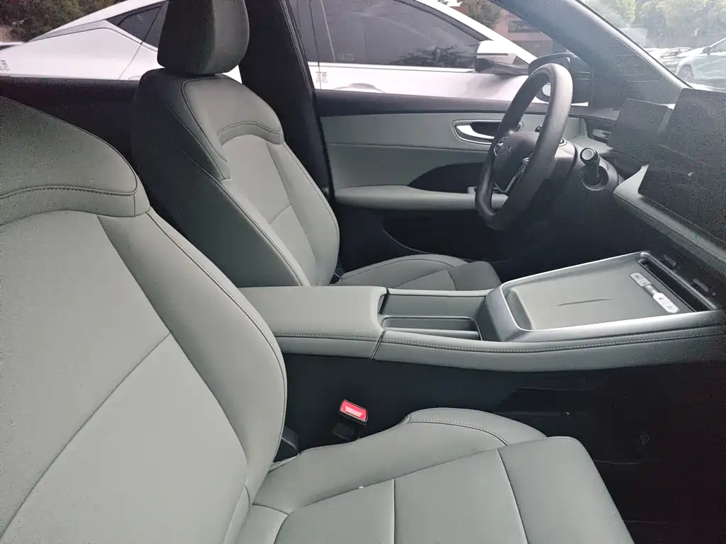 Roewe Young Wai D6 — миниатюра 9