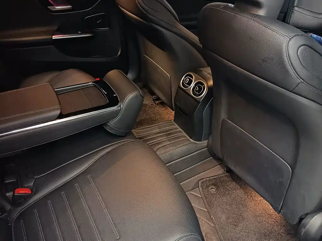 Mercedes-Benz C-Class — миниатюра 7