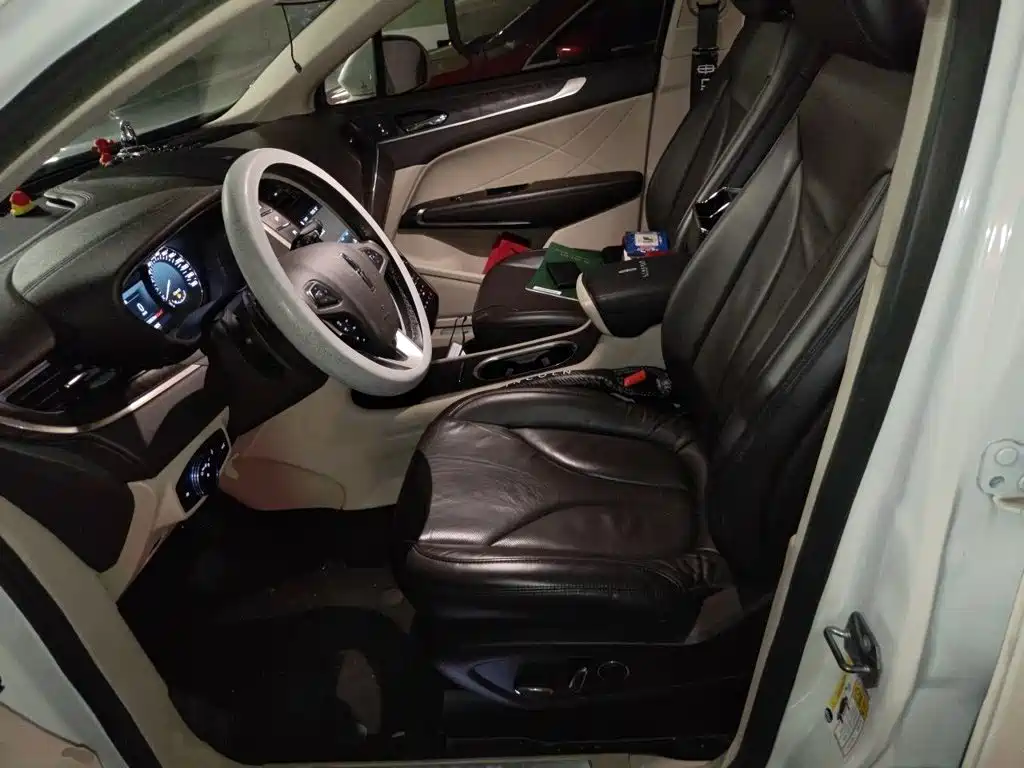 Lincoln MKC — миниатюра 11