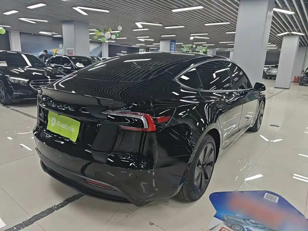 Tesla Model 3 — миниатюра 7