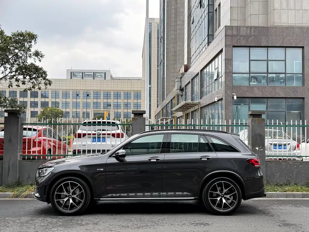 MERCEDES-BENZ GLC AMG