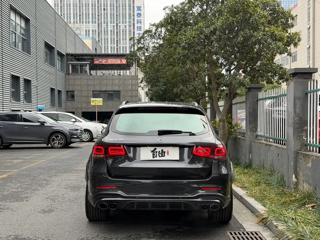 MERCEDES-BENZ GLC AMG