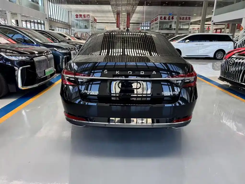 Skoda Superb — миниатюра 5