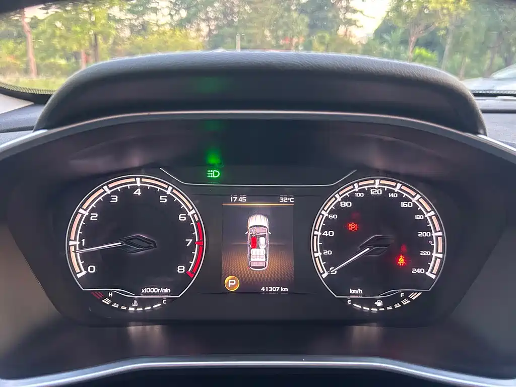 Geely Binyue — миниатюра 12