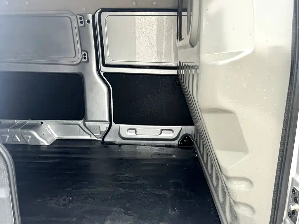 Jinbei X30 2024 1.5L 2/5 мест