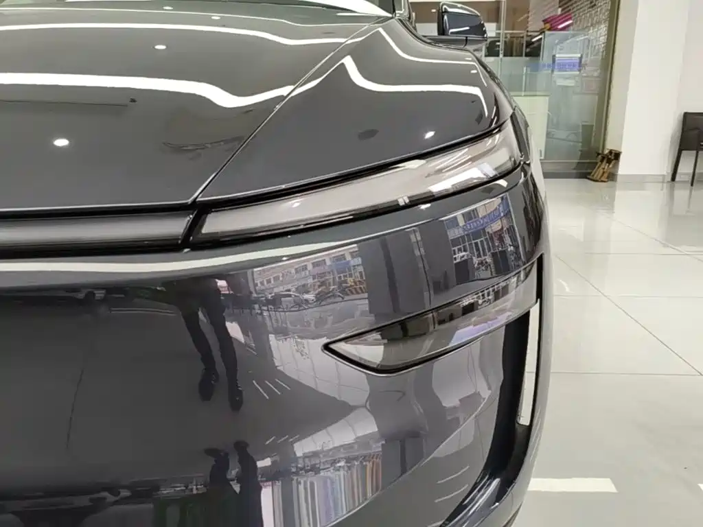 Tesla Model Y — миниатюра 24
