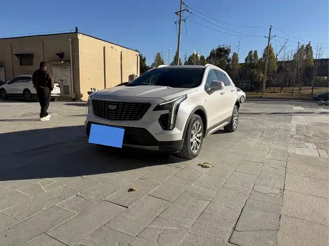 CADILLAC XT4