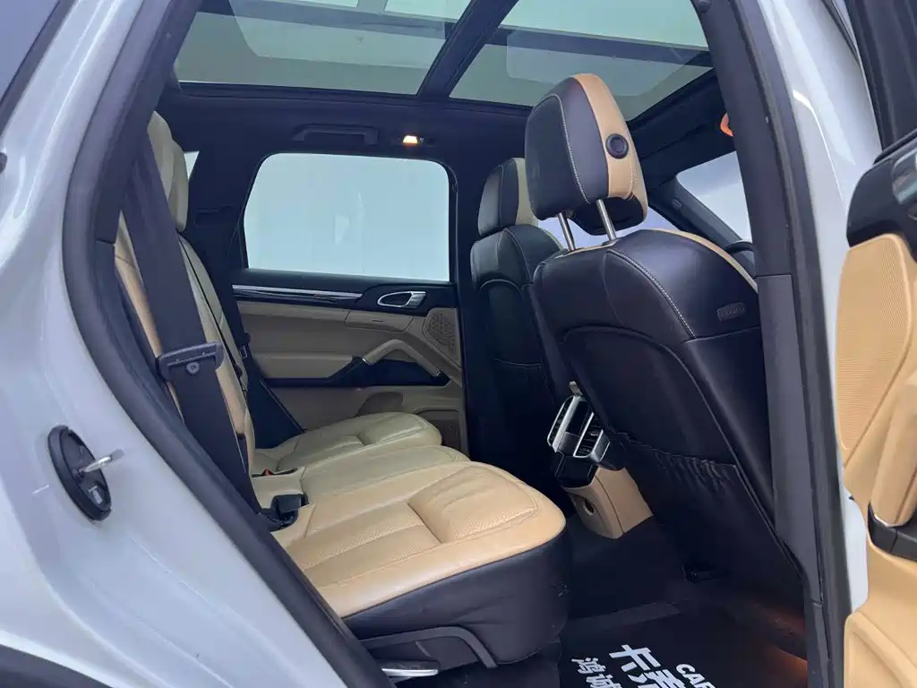 Porsche Cayenne — миниатюра 20