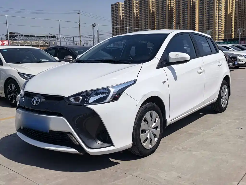 Toyota Yaris L — миниатюра 2