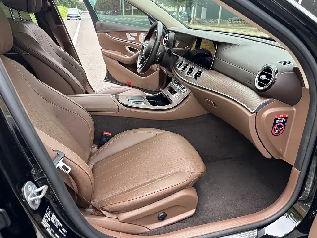 Mercedes-Benz E-Class — миниатюра 11