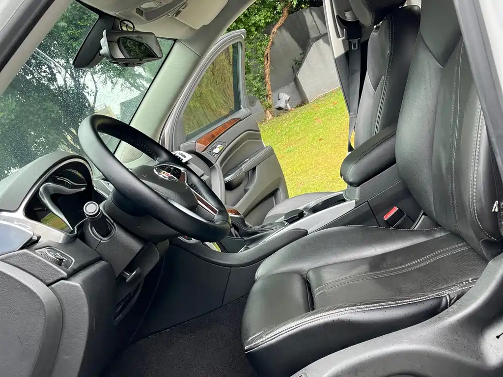 Cadillac SRX — миниатюра 10