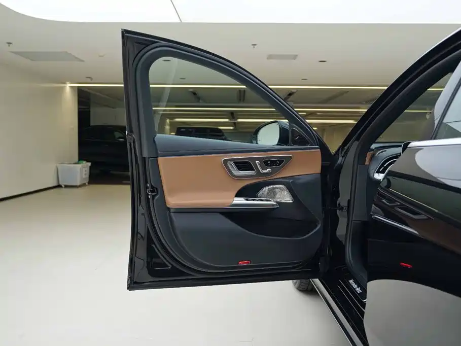 Mercedes-Benz E-Class — миниатюра 14