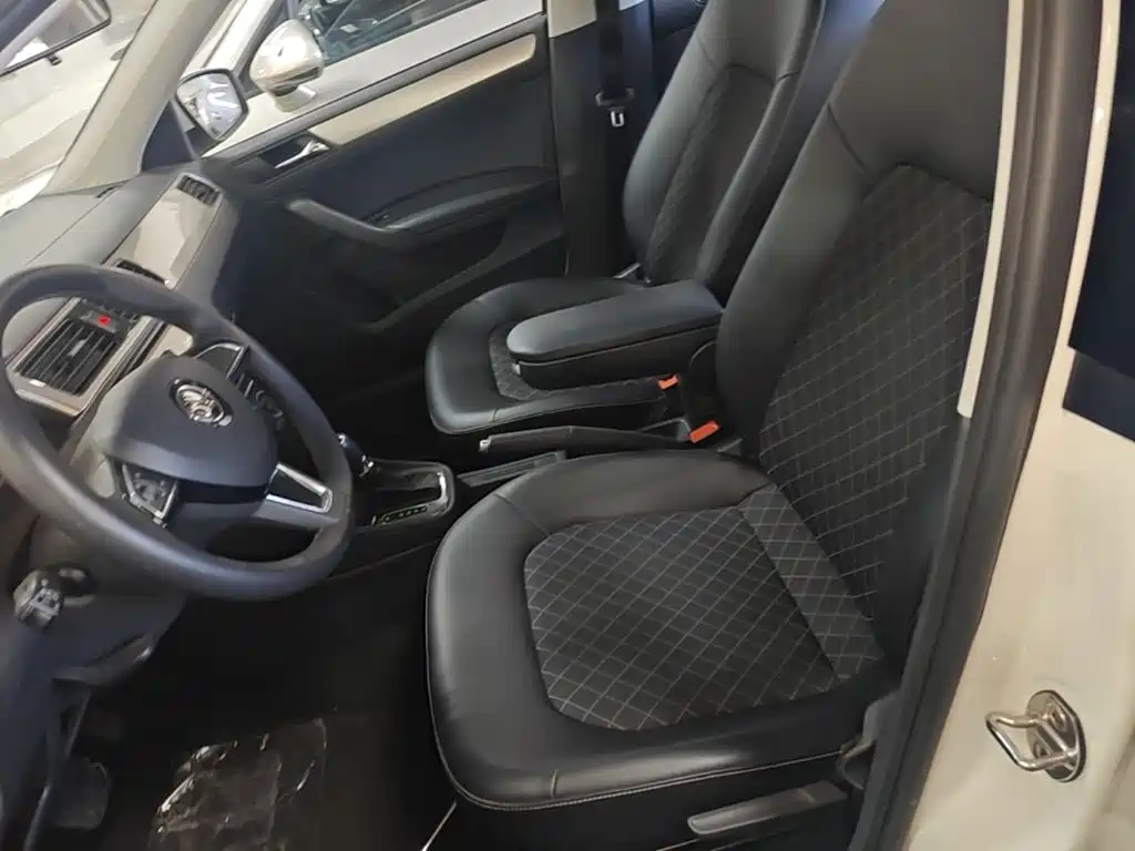 Skoda Rapid — миниатюра 15