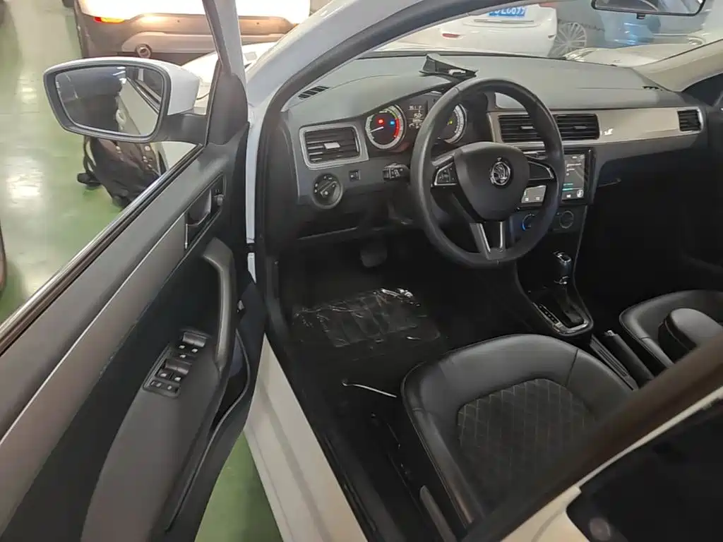 Skoda Rapid — миниатюра 16