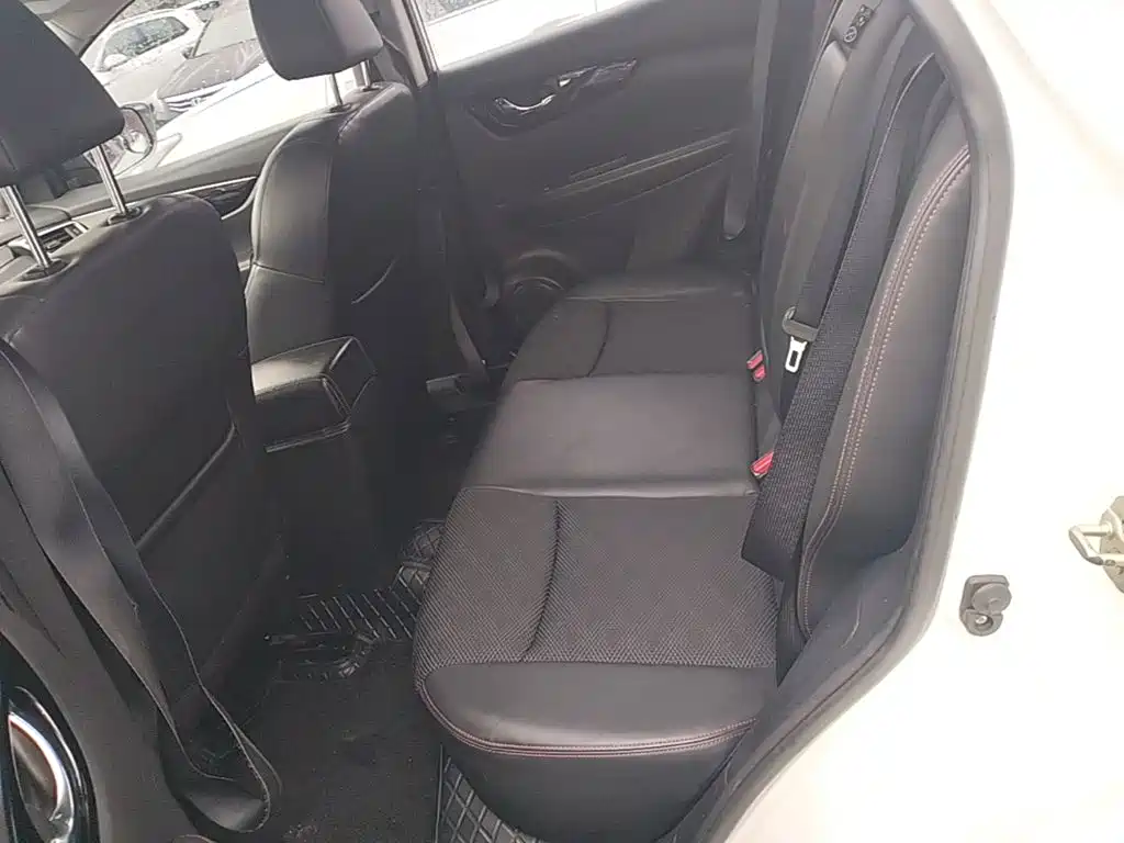 Nissan Qashqai — миниатюра 17