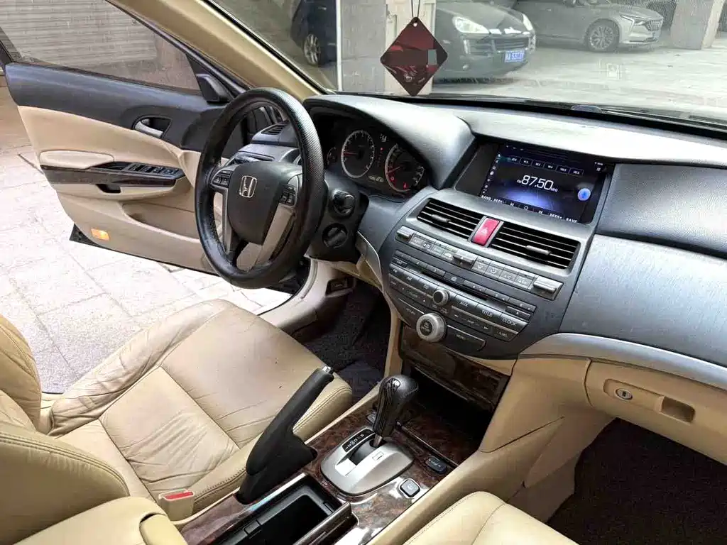 Honda Accord — миниатюра 9