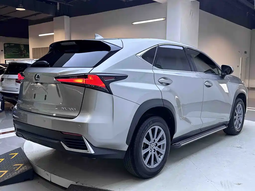 Lexus NX — миниатюра 6