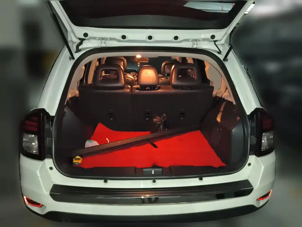 Jeep Compass (Import) — миниатюра 10