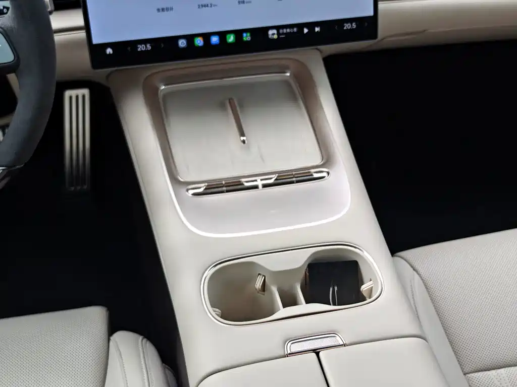 Xiaomi SU7 — миниатюра 18