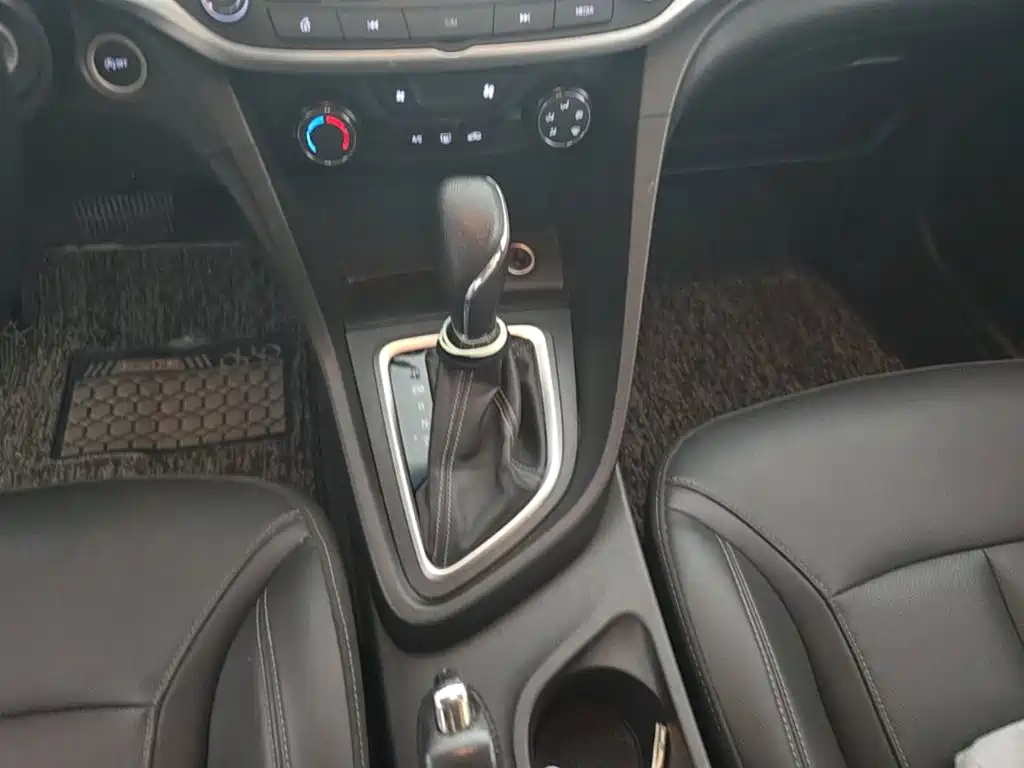 Buick Excelle — миниатюра 10