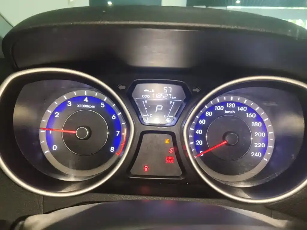 Hyundai Elantra Langdong — миниатюра 12