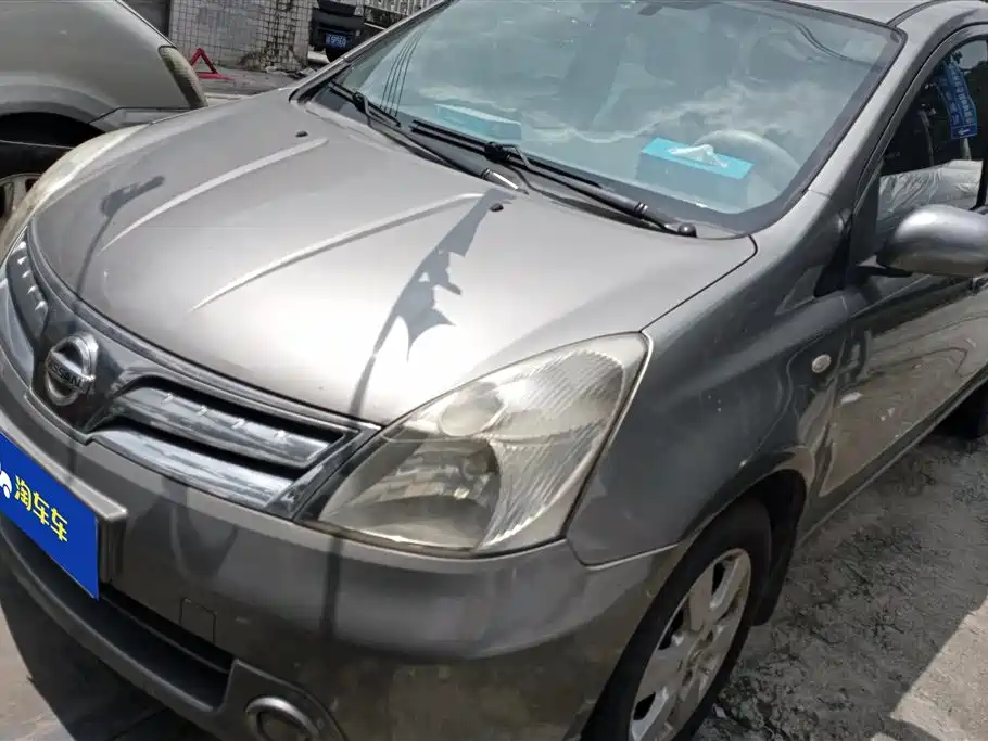 Купить Nissan Livina