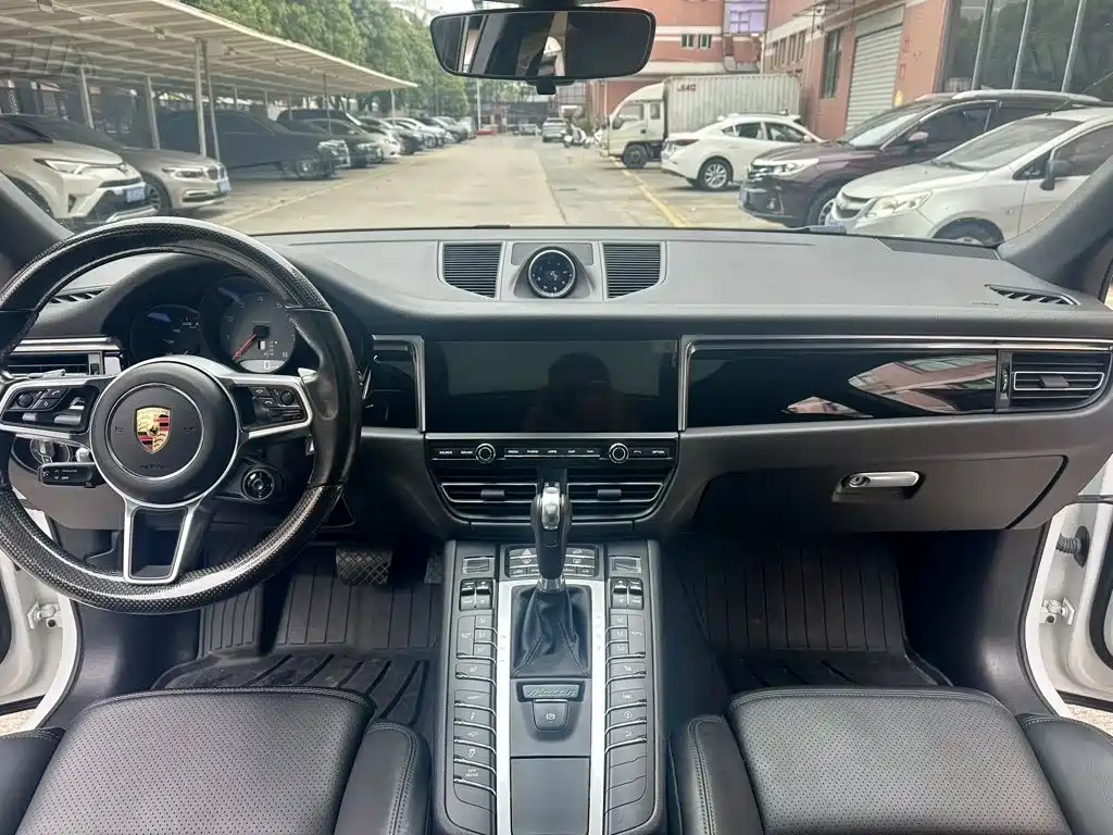 Porsche Macan — миниатюра 8