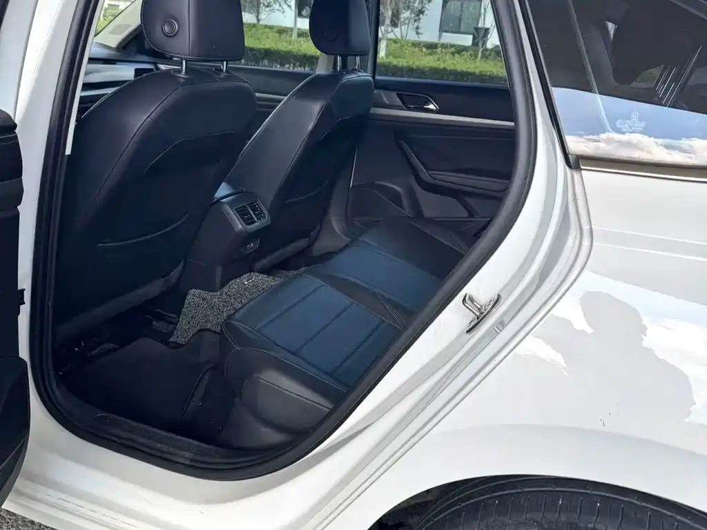 Volkswagen Lavida — миниатюра 5