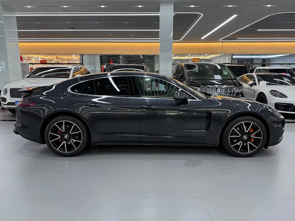 PORSCHE PANAMERA