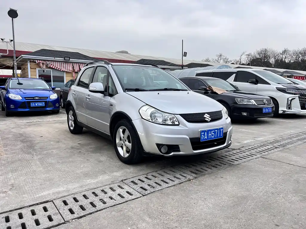 Suzuki SX4 Hatchback 1.6L Auto Champion Limited Edition, фото 2