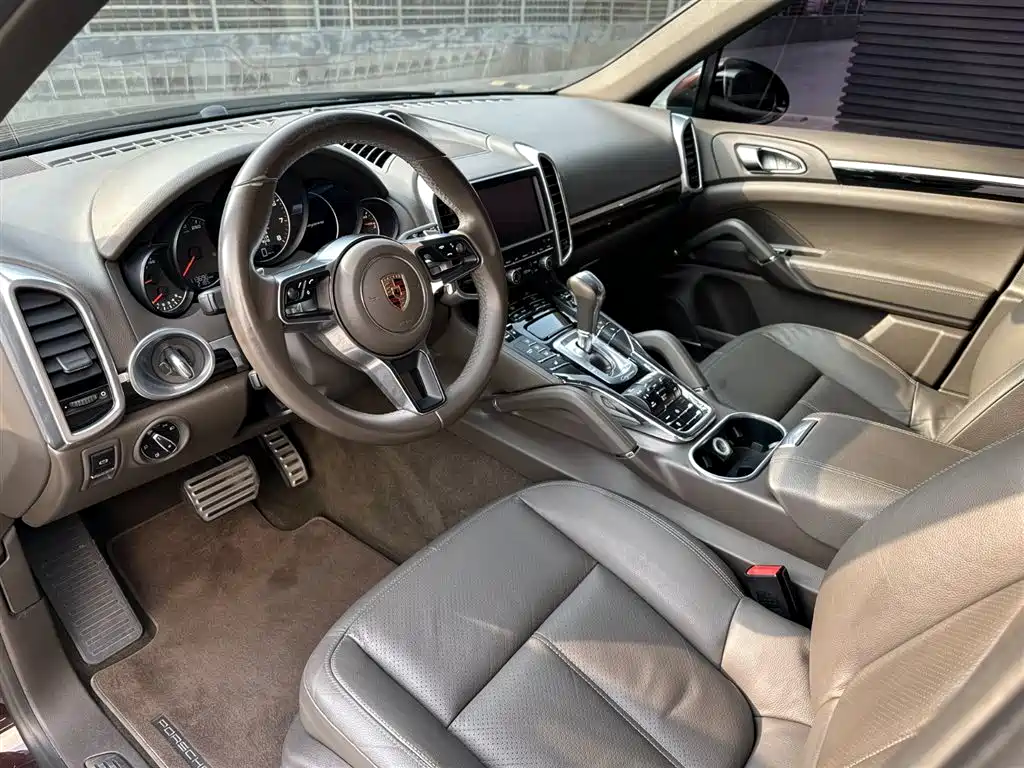 PORSCHE CAYENNE
