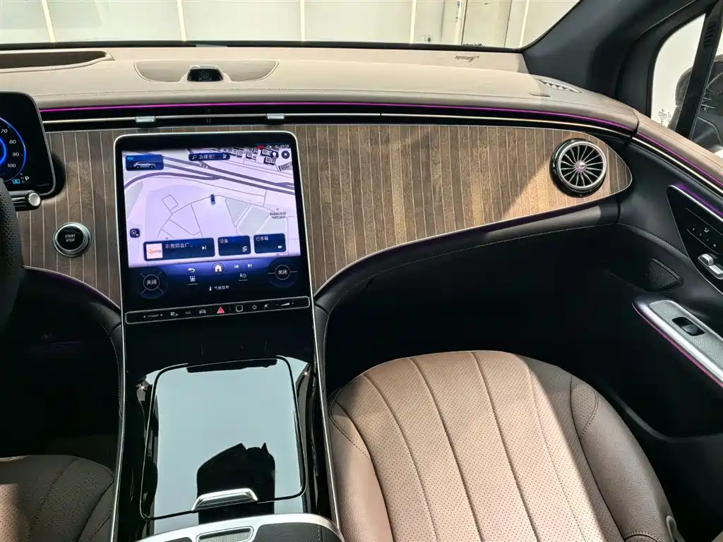 MERCEDES-BENZ EQE SUV