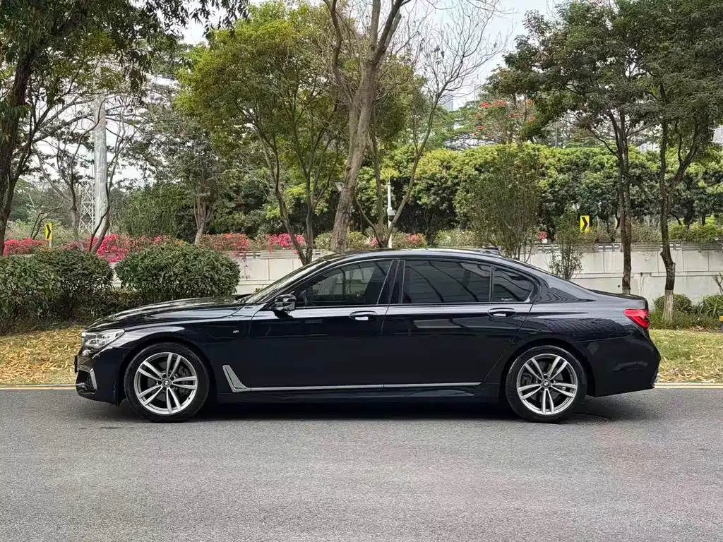 BMW 7 Series — миниатюра 5